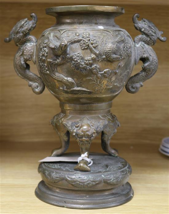 A Japanese bronze 2-handled vase, decorated with dragons, 26cm